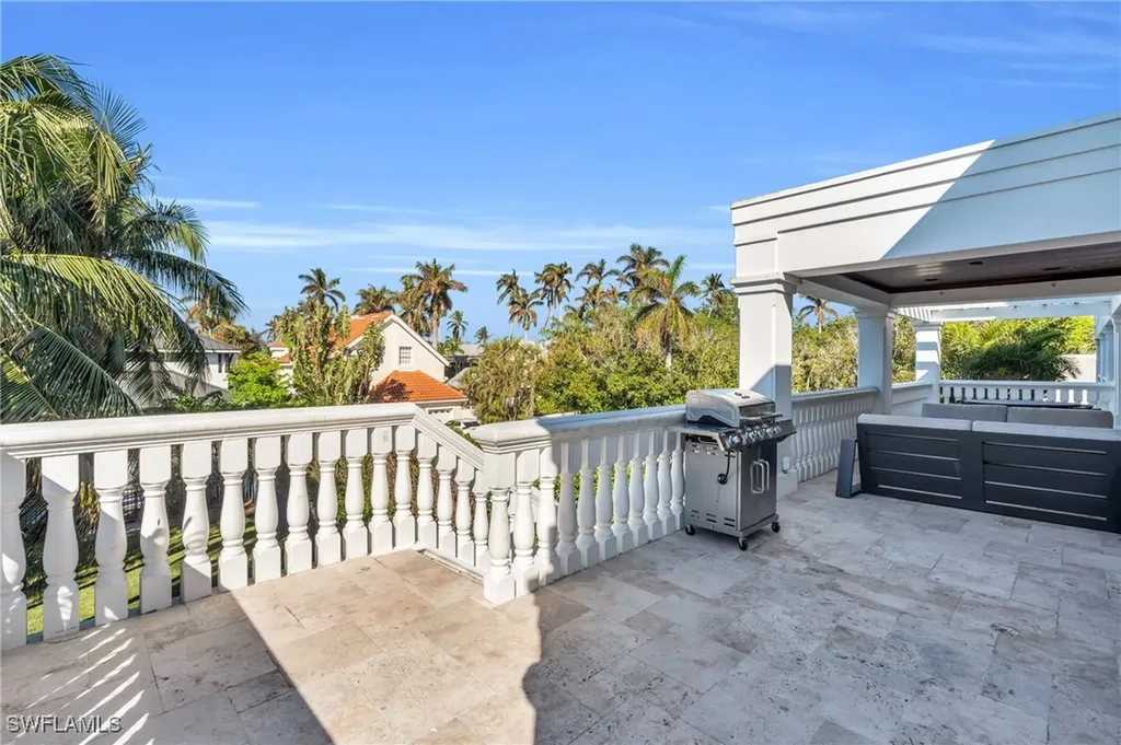 271 Broad Avenue S Naples FL 34102