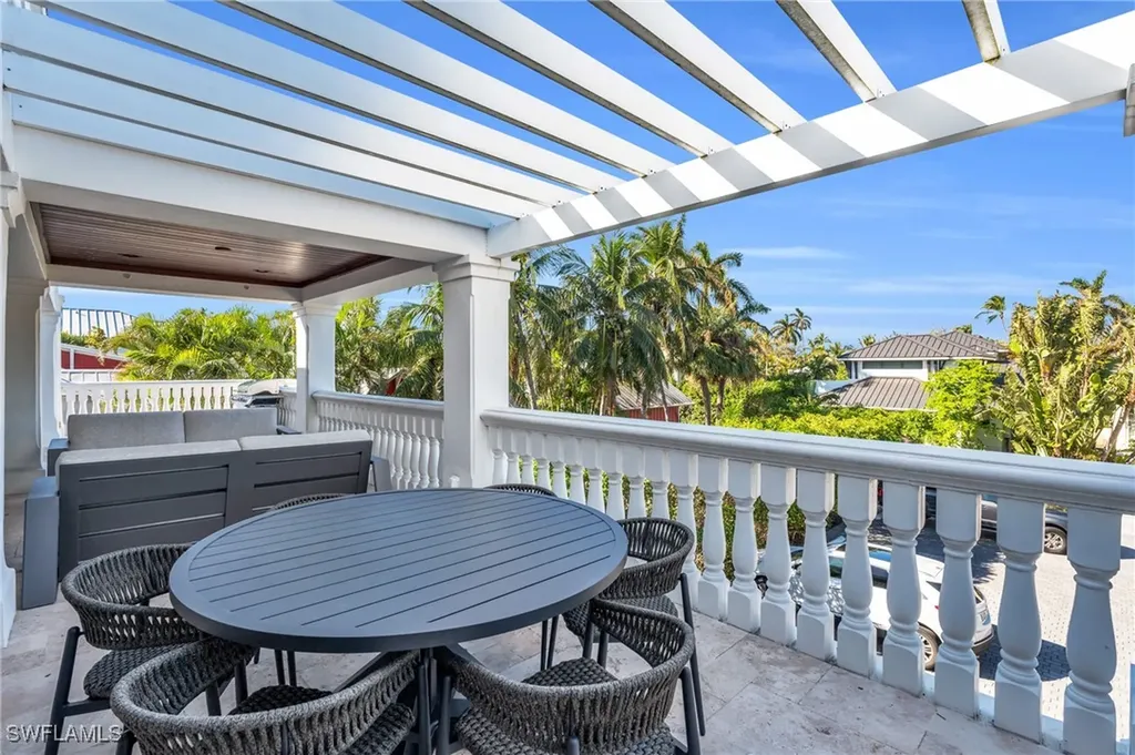 271 Broad Avenue S Naples FL 34102