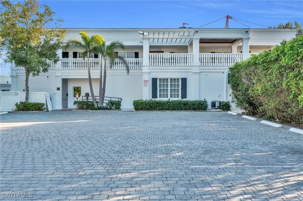 271 Broad Avenue S Naples FL 34102