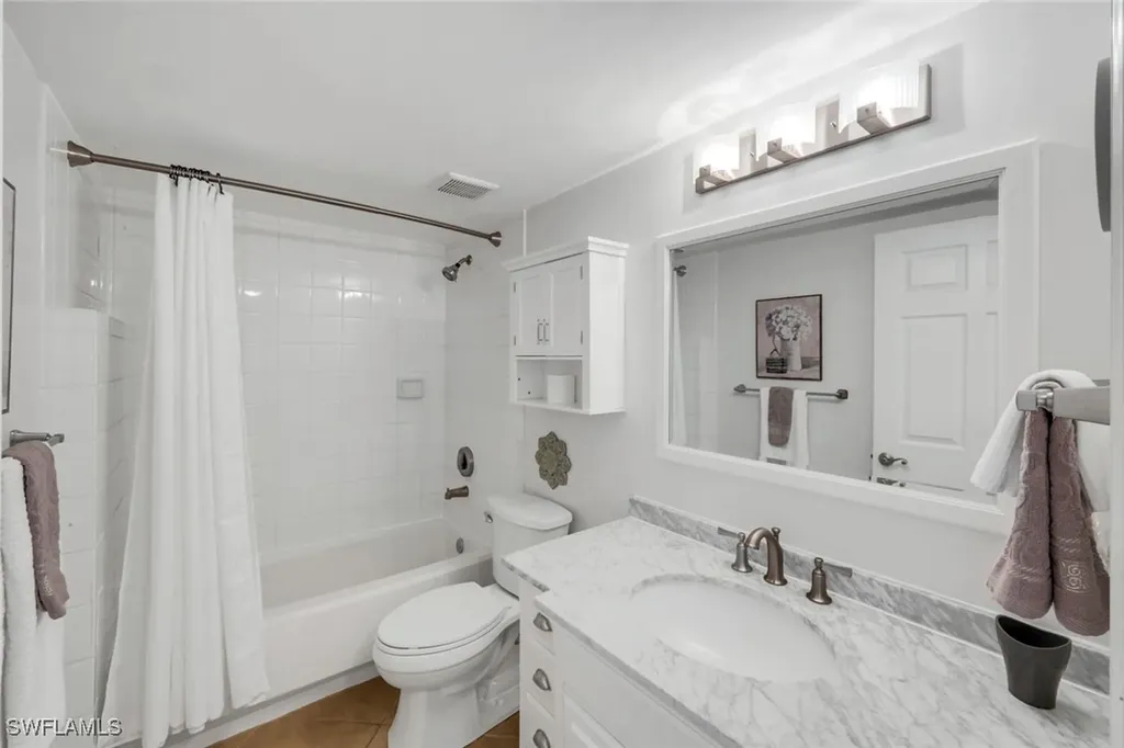 2462 Hidden Lake Drive Naples FL 34112
