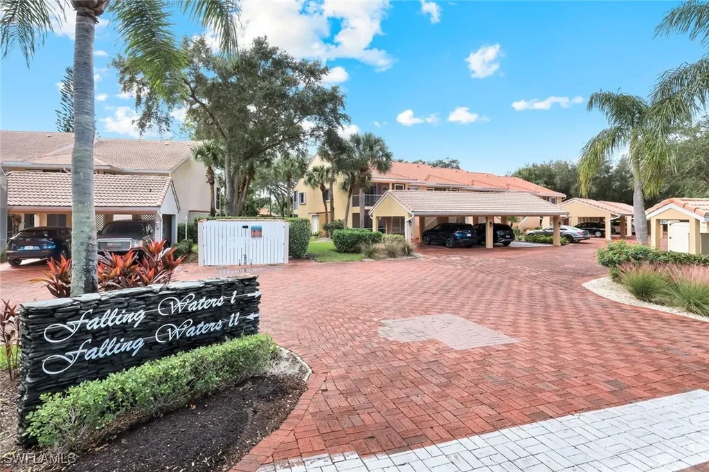 2462 Hidden Lake Drive Naples FL 34112