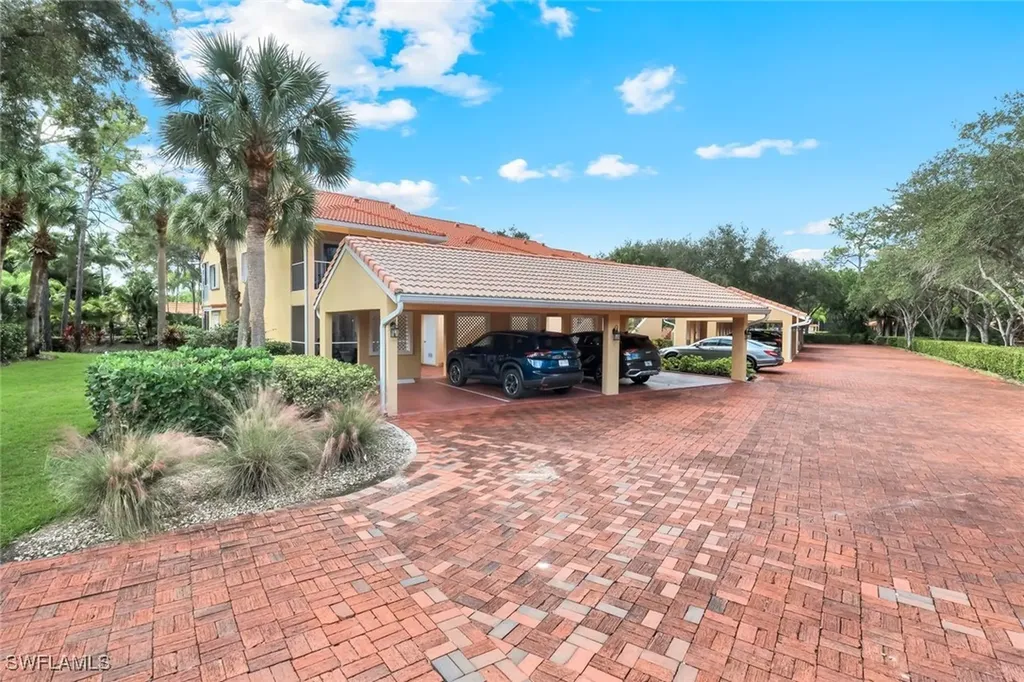 2462 Hidden Lake Drive Naples FL 34112