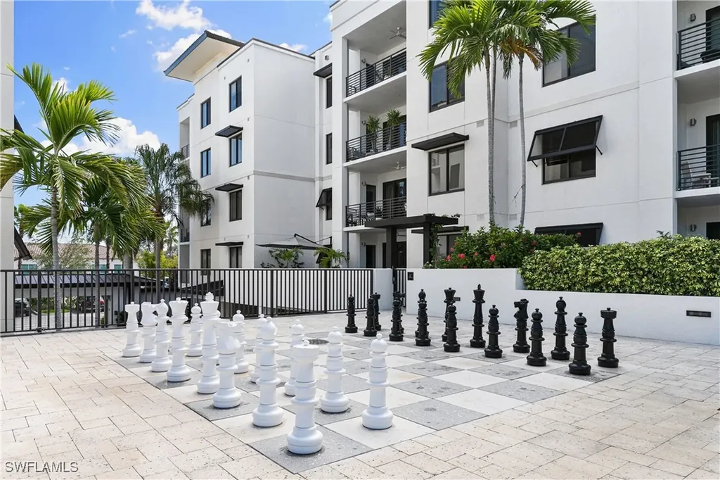 1115 Central Avenue Naples FL 34102