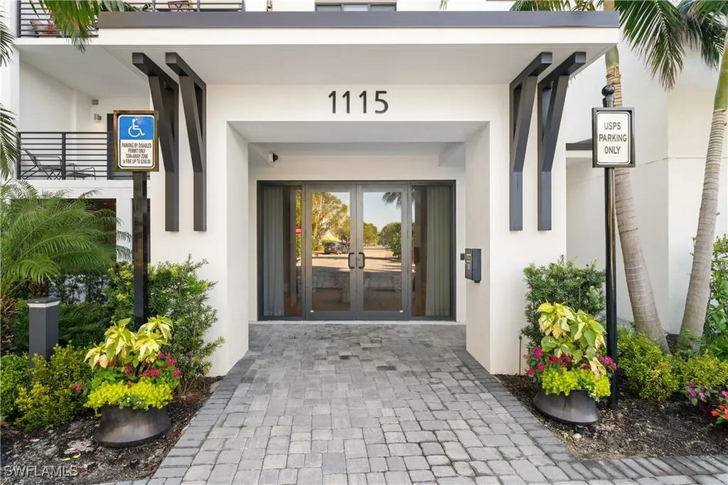 1115 Central Avenue Naples FL 34102