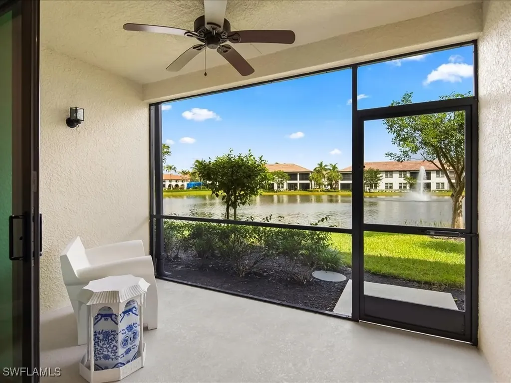 Naples FL, 15102 Palmer Lake Circle, Unit 105