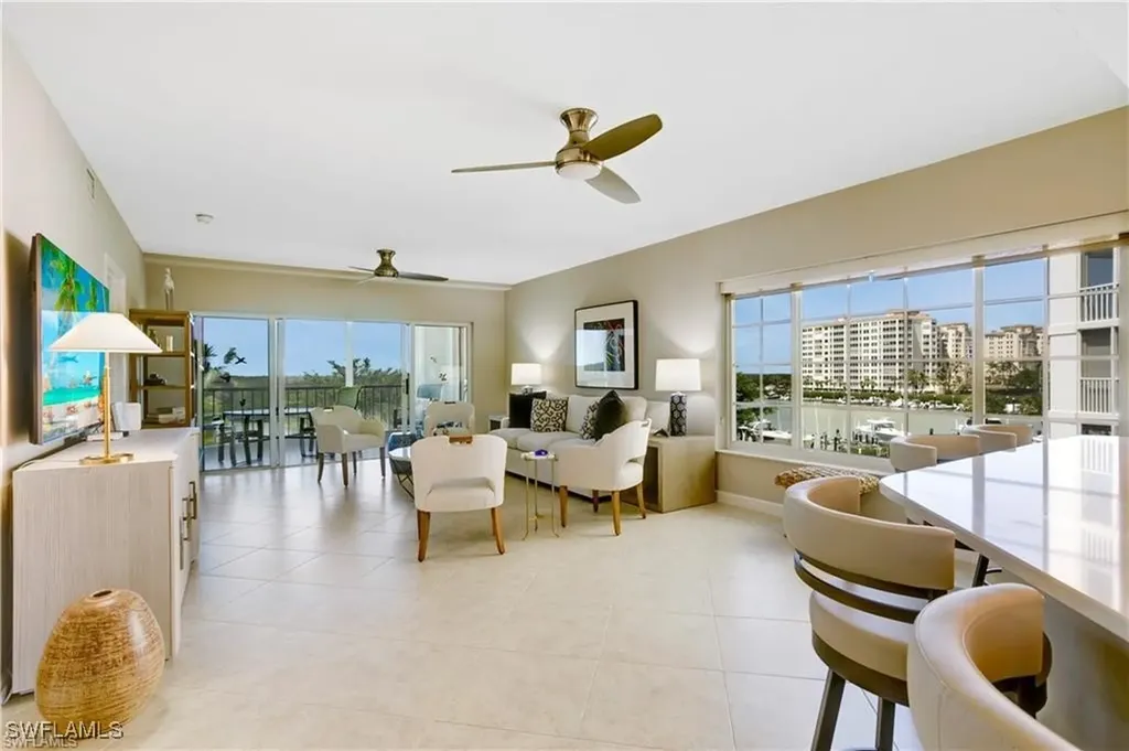 Naples FL, 13105 Vanderbilt Drive, Unit 405