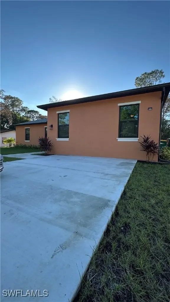 2167 Della Drive Naples FL 34117