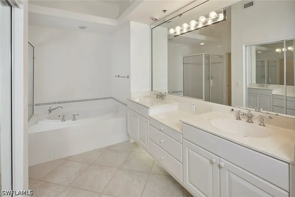 2405 Hidden Lake Drive Naples FL 34112