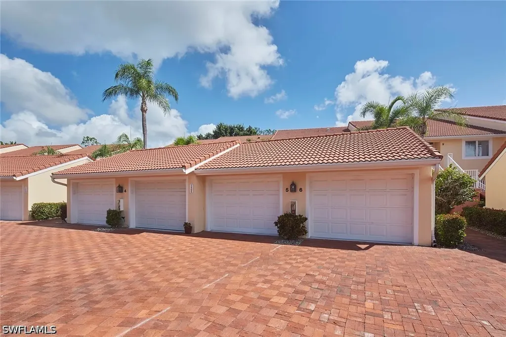 2405 Hidden Lake Drive Naples FL 34112