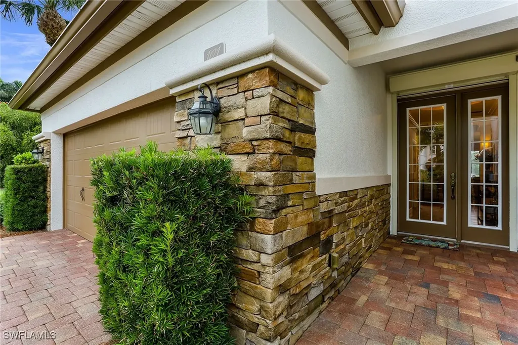 8023 Players Cove Drive Naples FL 34113