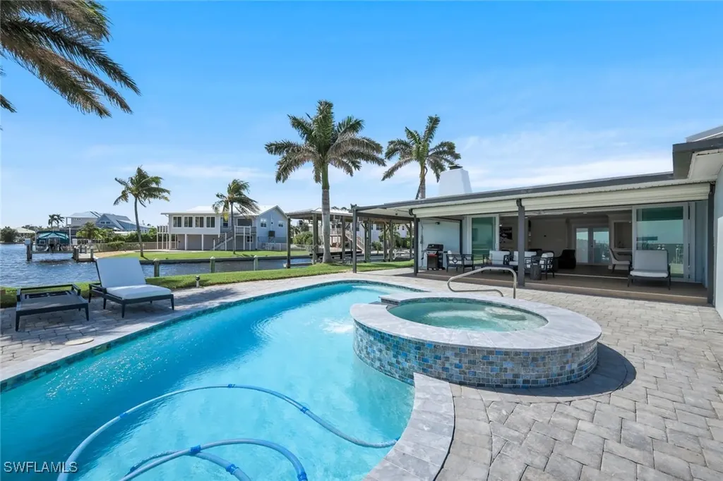 5596 Avenida Pescadora Fort Myers Beach FL 33931