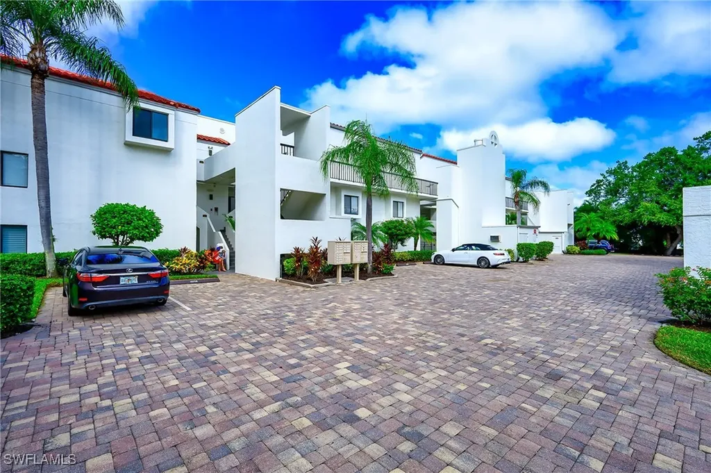 586 Beachwalk Circle Naples FL 34108