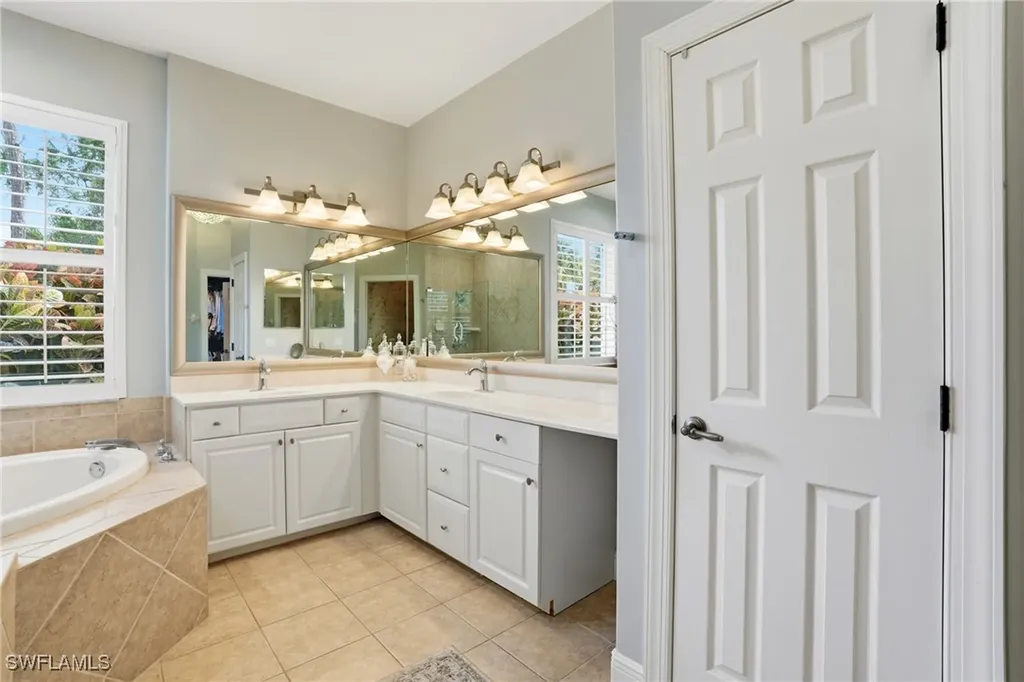 4960 Shaker Heights Court Naples FL 34112