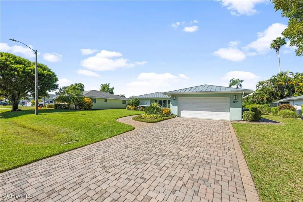 9757 Berkshire Street Naples FL 34109