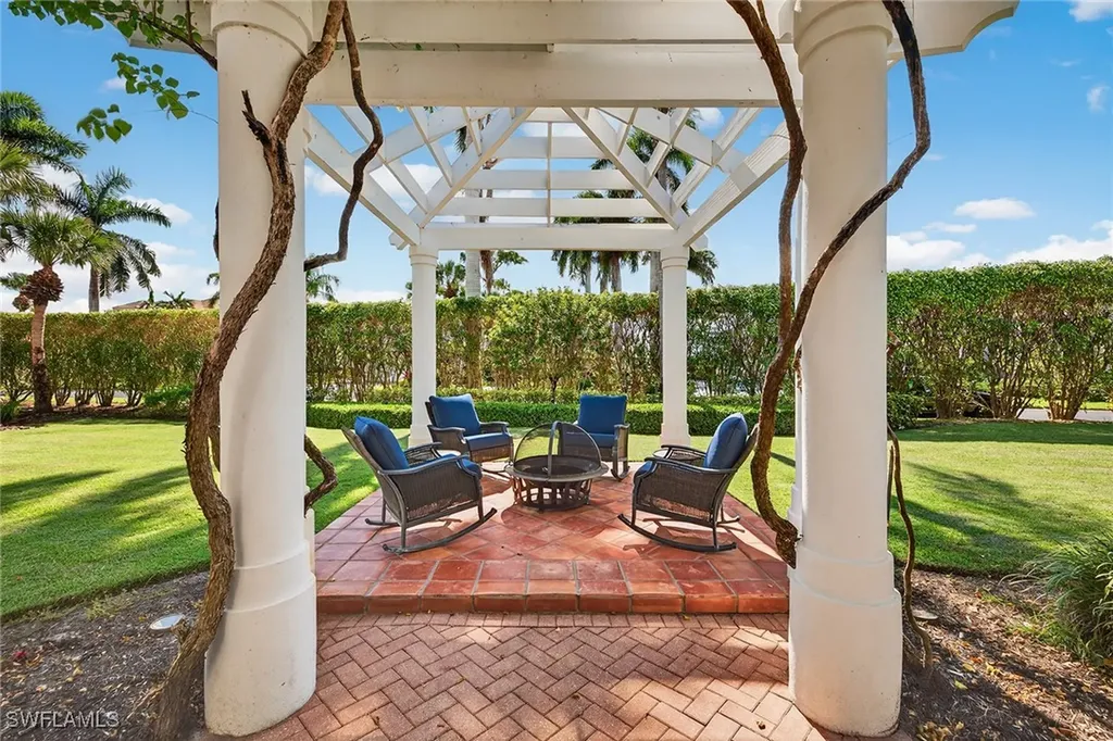 556 Eagle Creek Drive Naples FL 34113