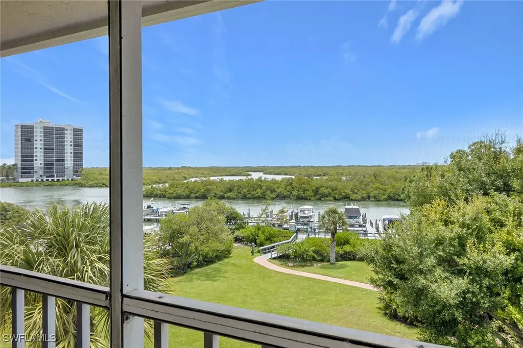 300 Horse Creek Drive Naples FL 34110