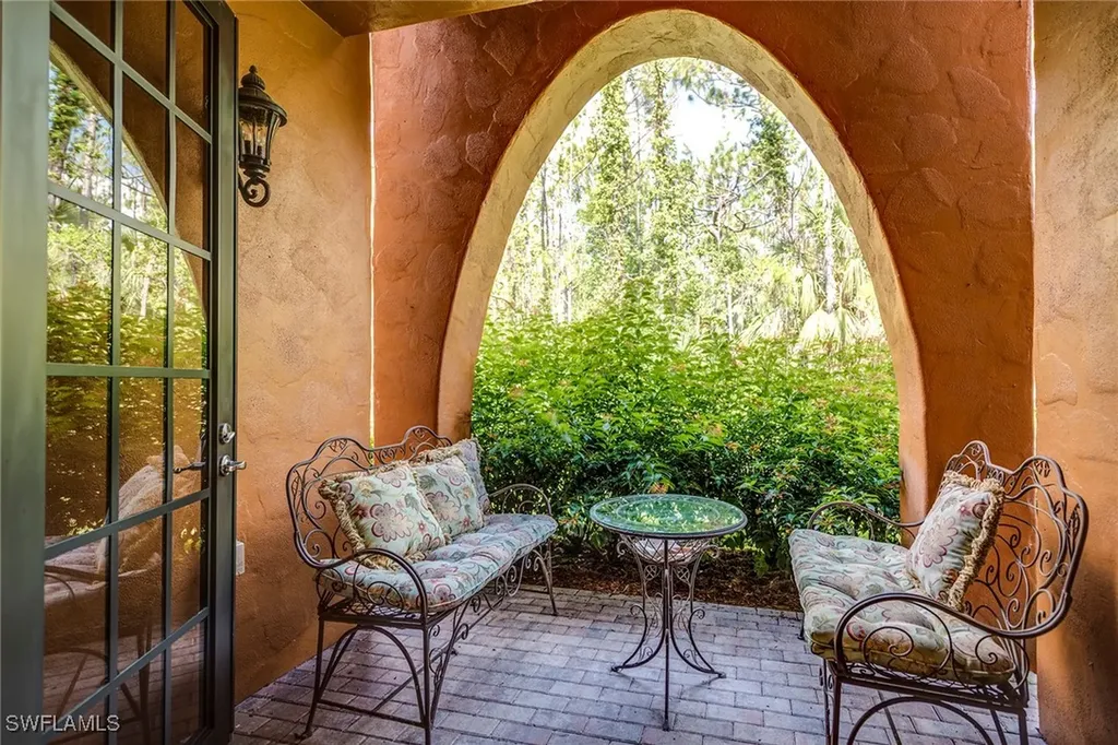 9161 Chula Vista Street Naples FL 34113