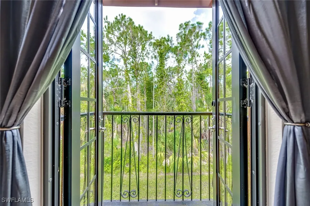 9161 Chula Vista Street Naples FL 34113