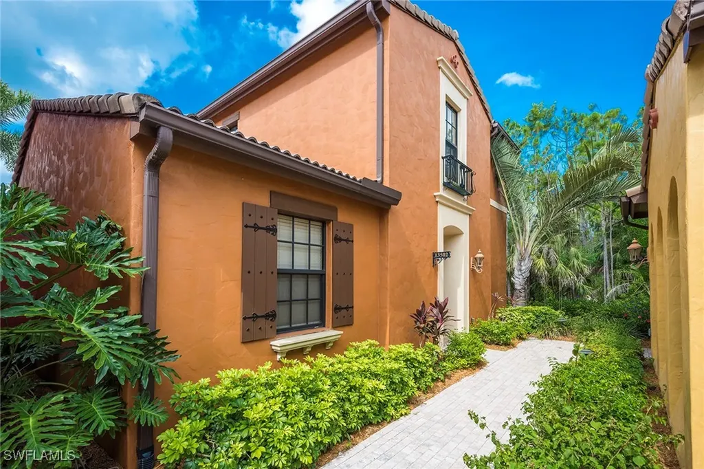 9161 Chula Vista Street Naples FL 34113