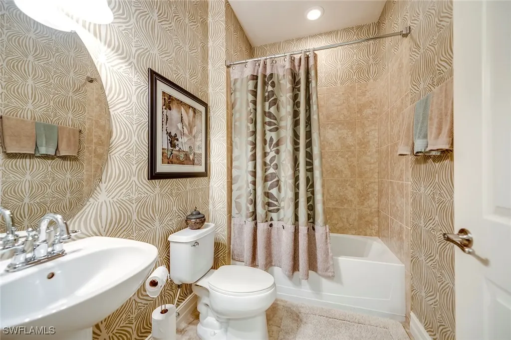9161 Chula Vista Street Naples FL 34113