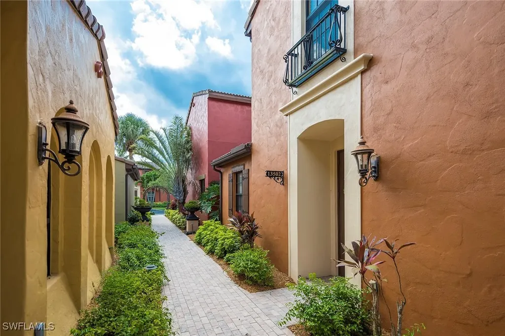 9161 Chula Vista Street Naples FL 34113