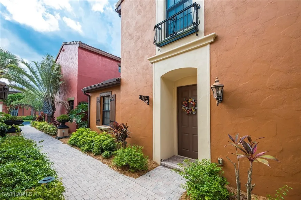 9161 Chula Vista Street Naples FL 34113