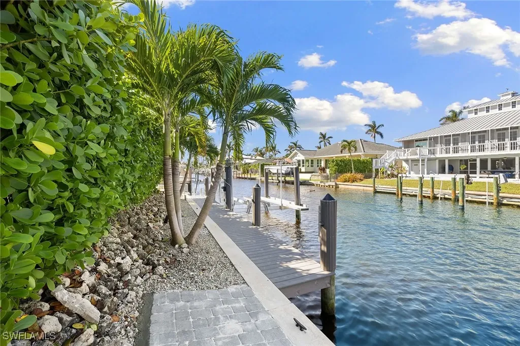 1900 Sandpiper Street Naples FL 34102
