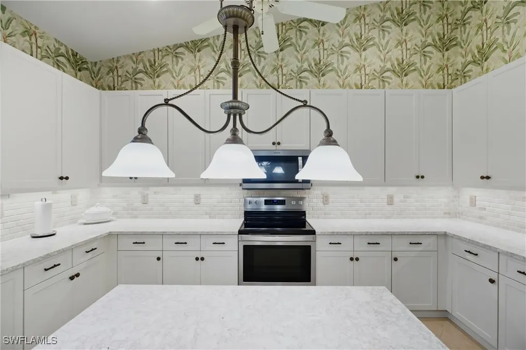 2590 Marshcreek Lane Naples FL 34119