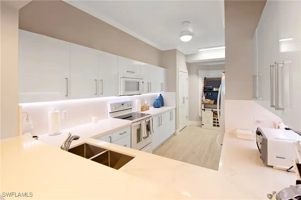 105 La Peninsula Boulevard Naples FL 34113