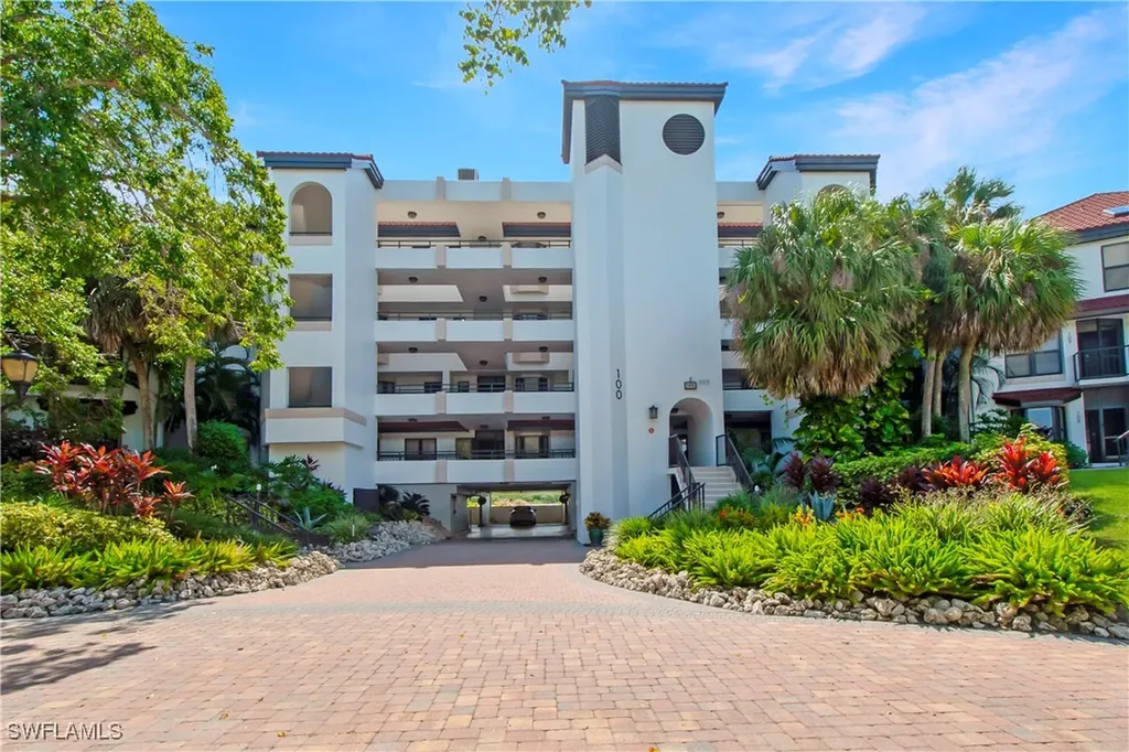 105 La Peninsula Boulevard Naples FL 34113