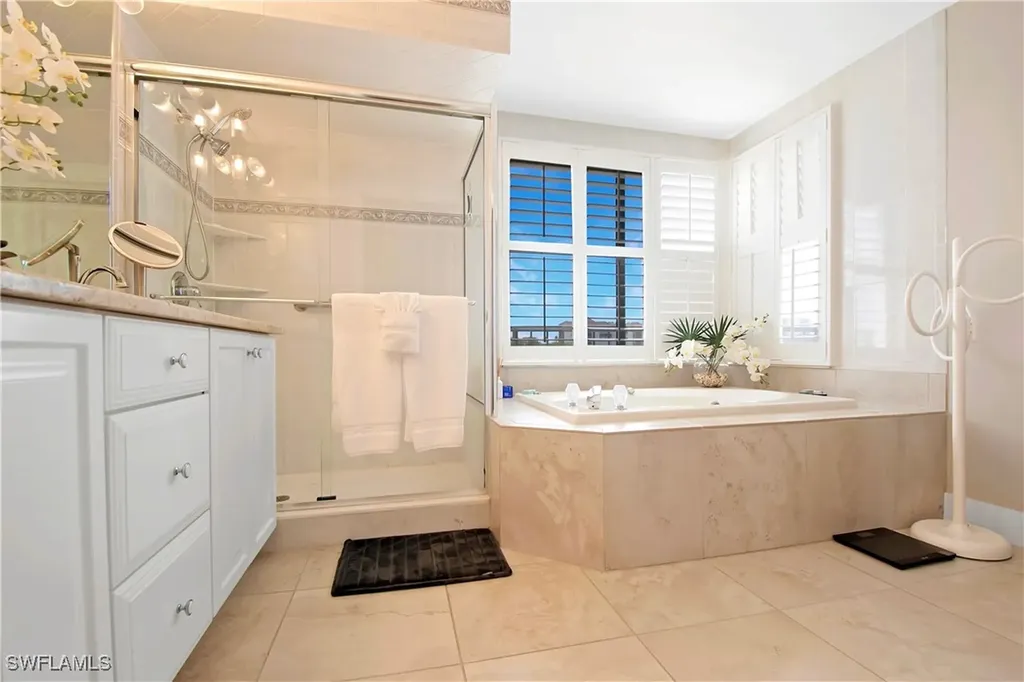 105 La Peninsula Boulevard Naples FL 34113