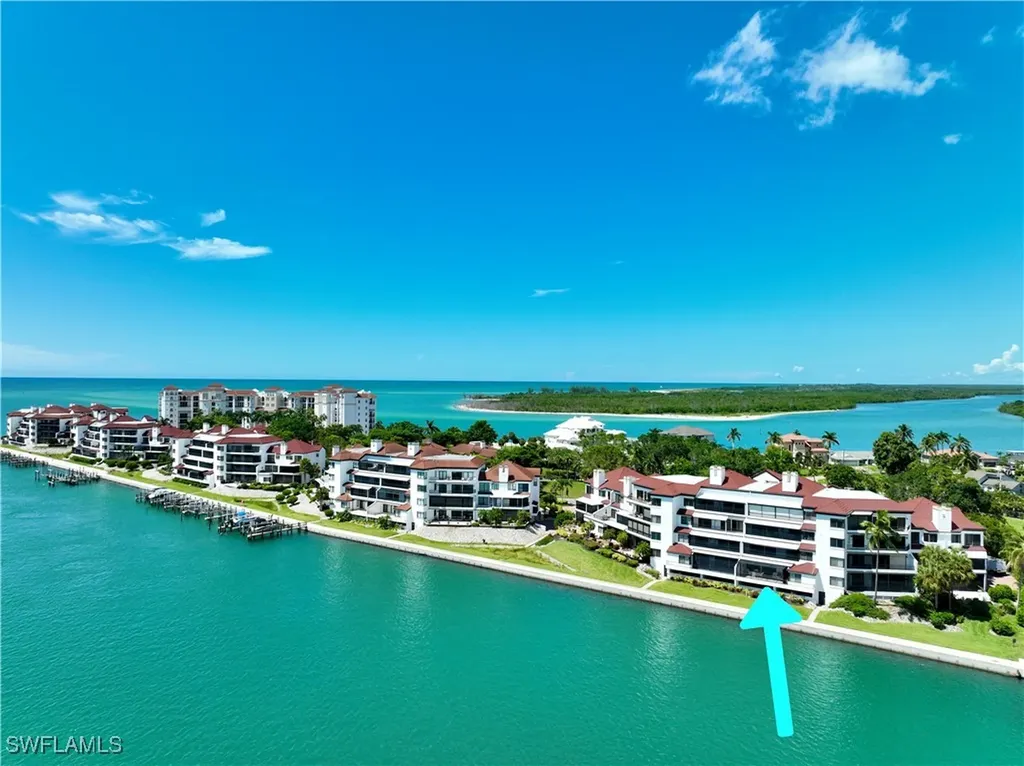 105 La Peninsula Boulevard Naples FL 34113