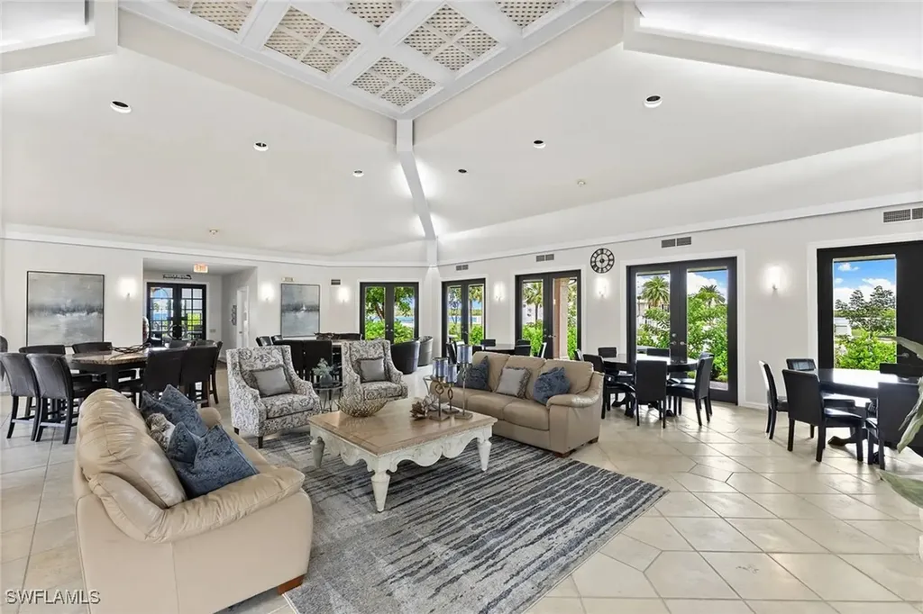 105 La Peninsula Boulevard Naples FL 34113