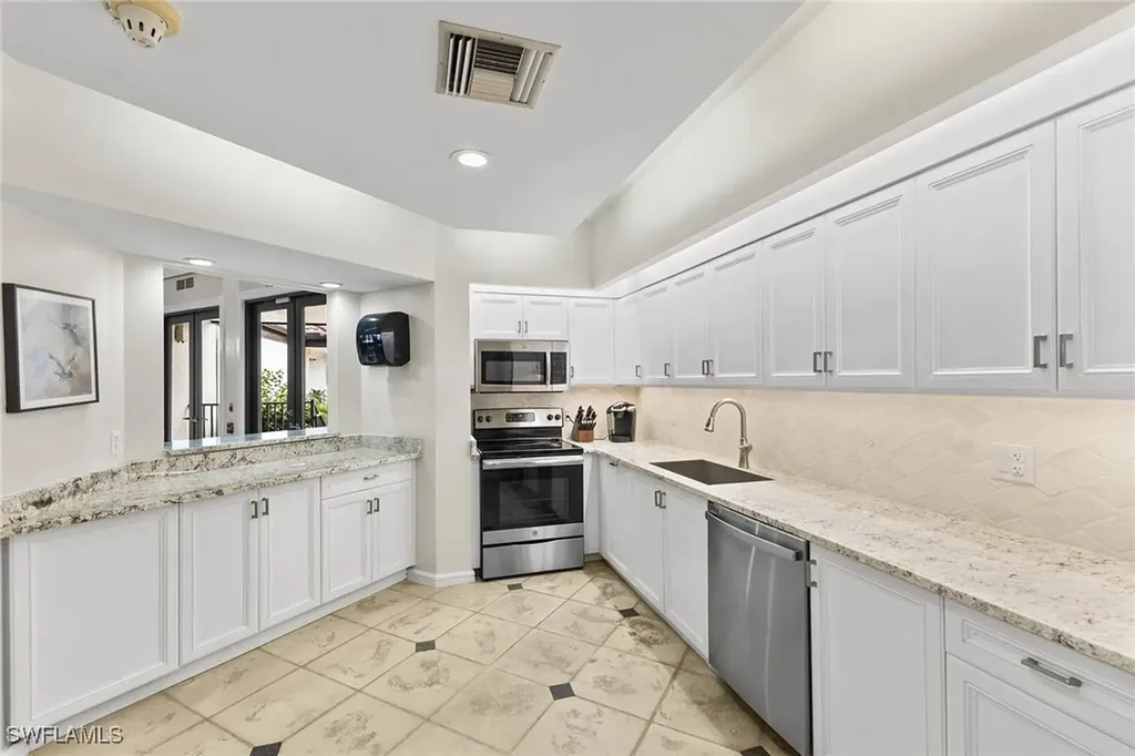 105 La Peninsula Boulevard Naples FL 34113