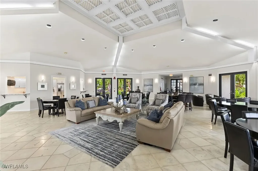 105 La Peninsula Boulevard Naples FL 34113