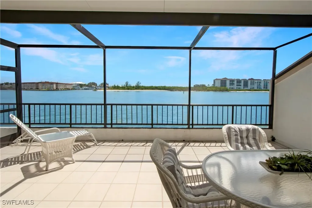105 La Peninsula Boulevard Naples FL 34113