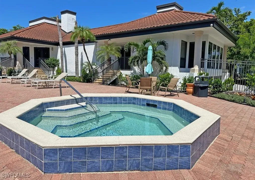 105 La Peninsula Boulevard Naples FL 34113