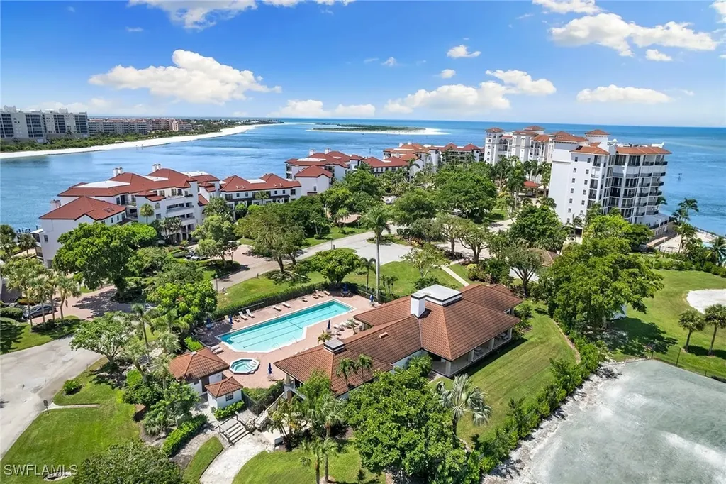 105 La Peninsula Boulevard Naples FL 34113