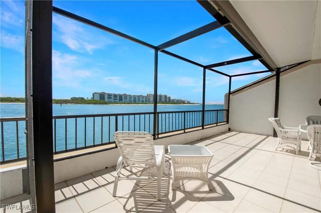 105 La Peninsula Boulevard Naples FL 34113