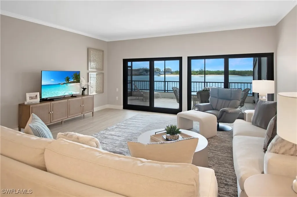105 La Peninsula Boulevard Naples FL 34113