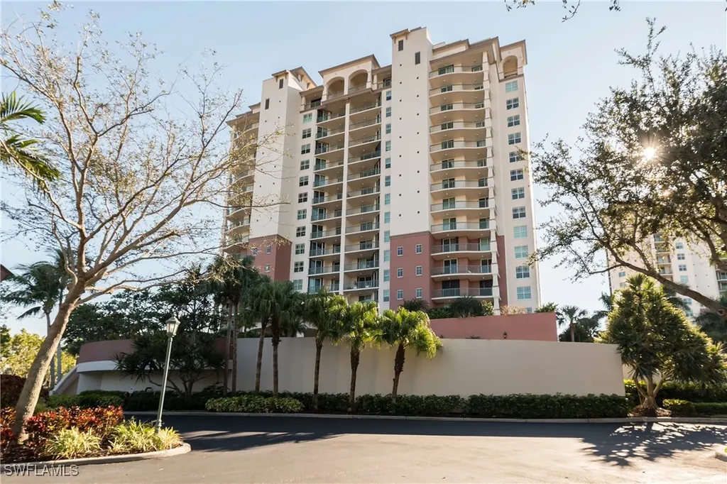 455 Cove Tower Drive Naples FL 34110
