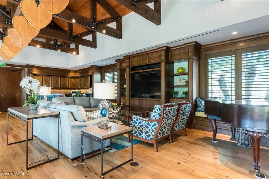 455 Cove Tower Drive Naples FL 34110
