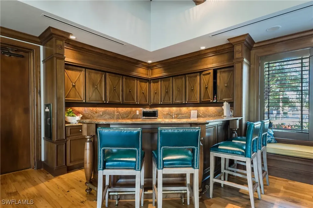 455 Cove Tower Drive Naples FL 34110