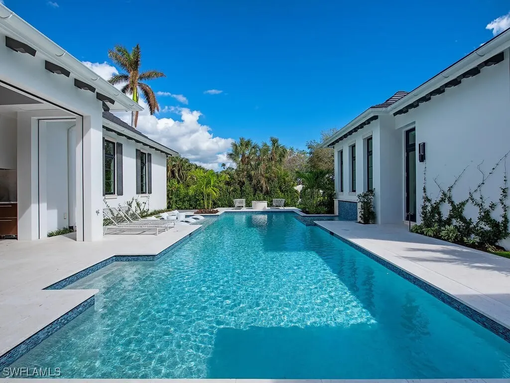 1795 Gordon Drive Naples FL 34102