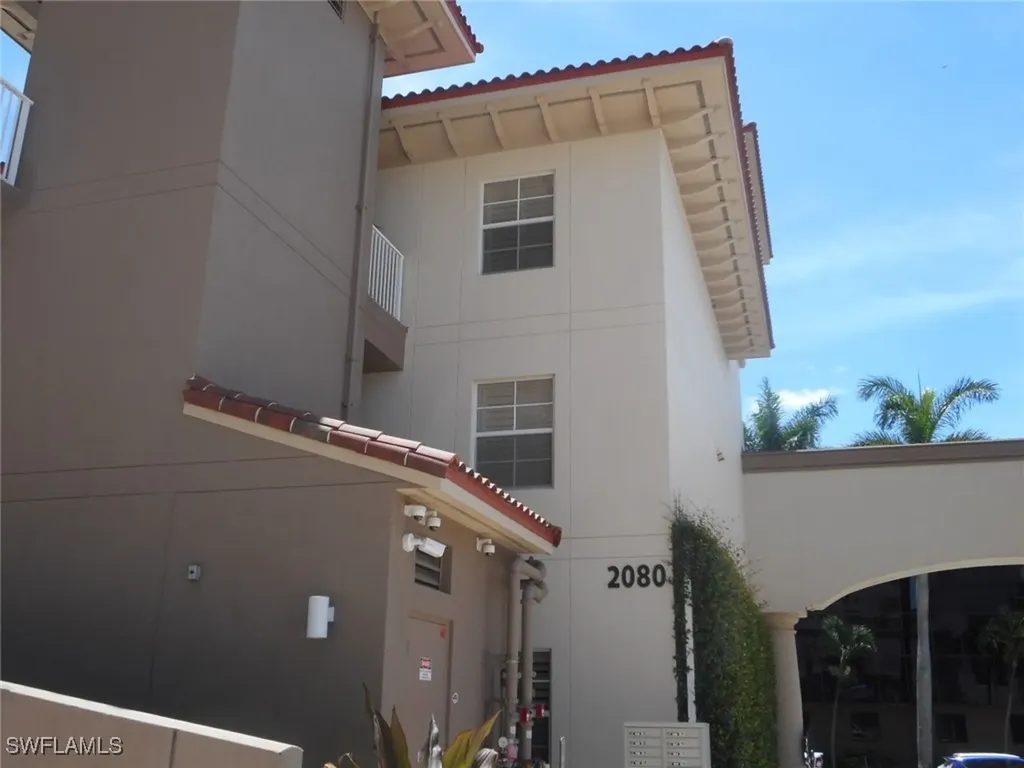 Fort Myers FL, 2080 W 1st Street, Unit 304