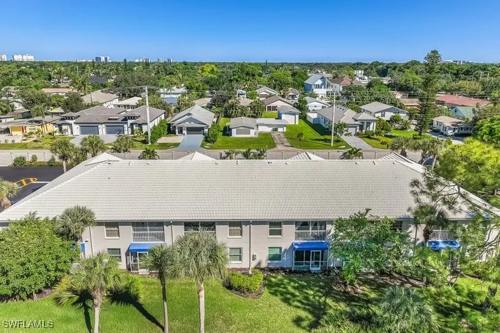 876 Gulf Pavilion Drive Naples FL 34108