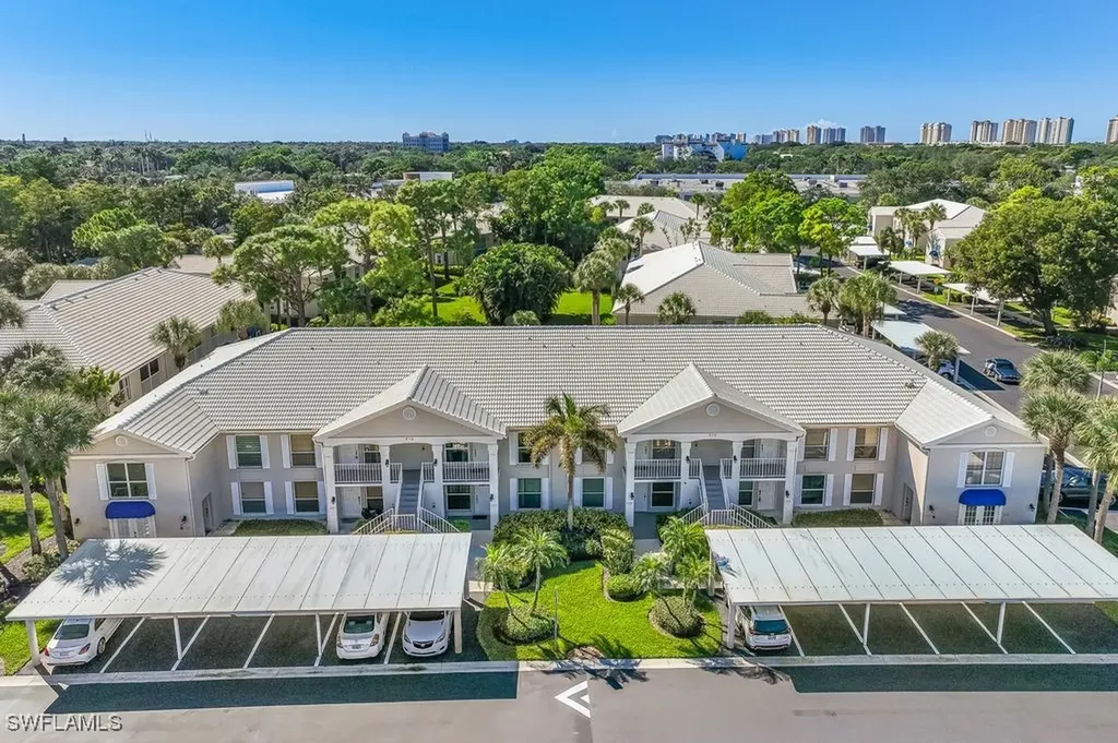 876 Gulf Pavilion Drive Naples FL 34108