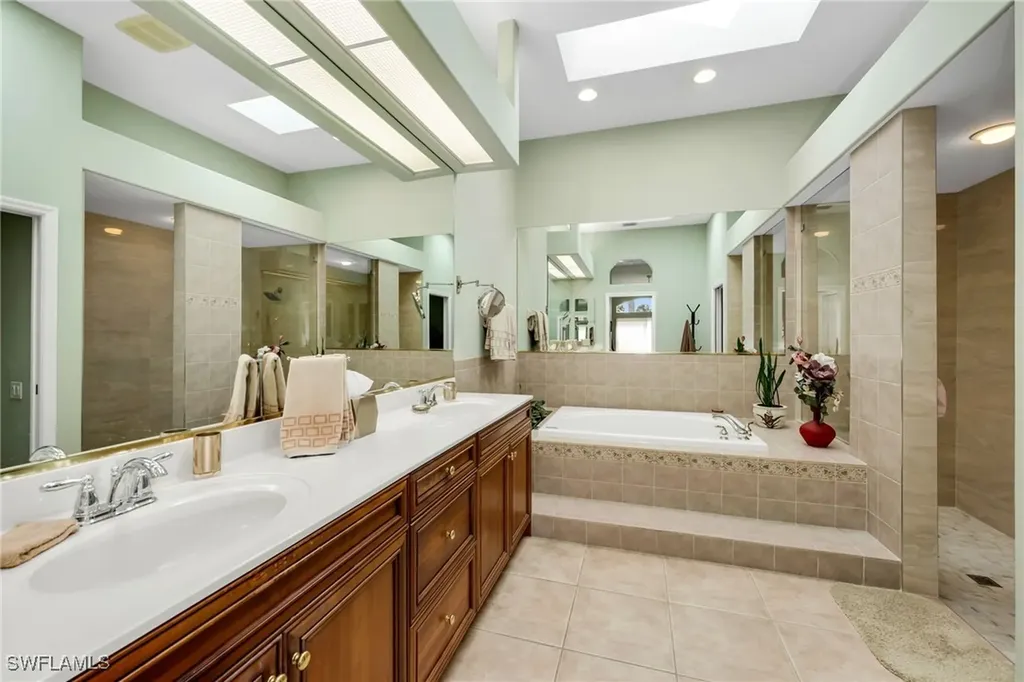 6095 Fairway Court Naples FL 34110