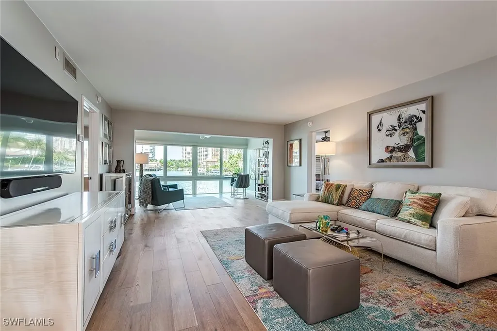 4155 Crayton Road Naples FL 34103
