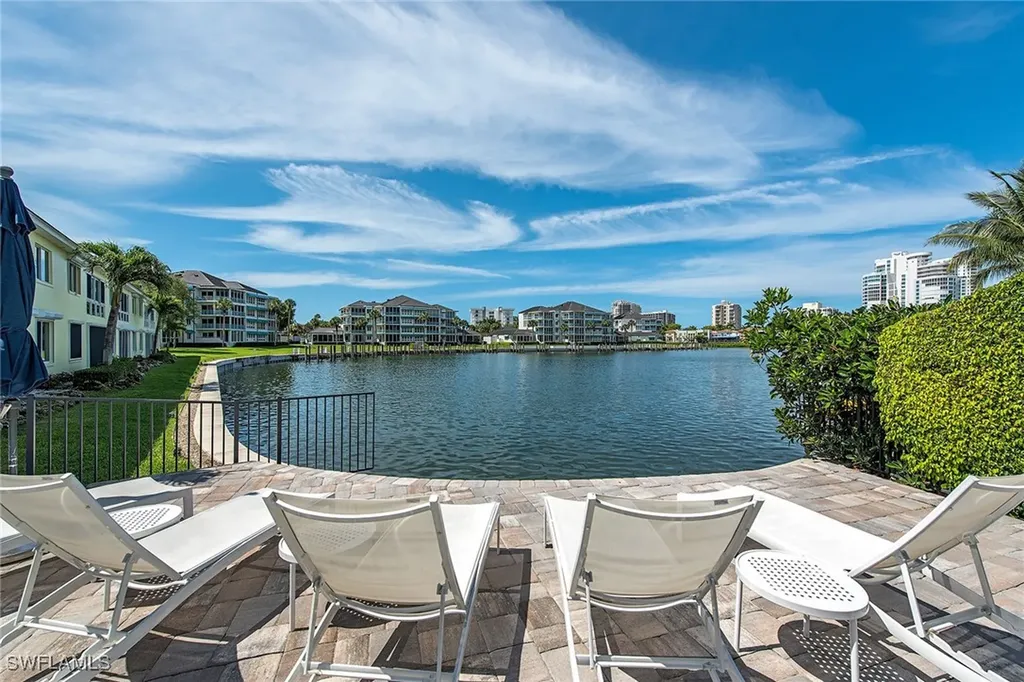 4155 Crayton Road Naples FL 34103